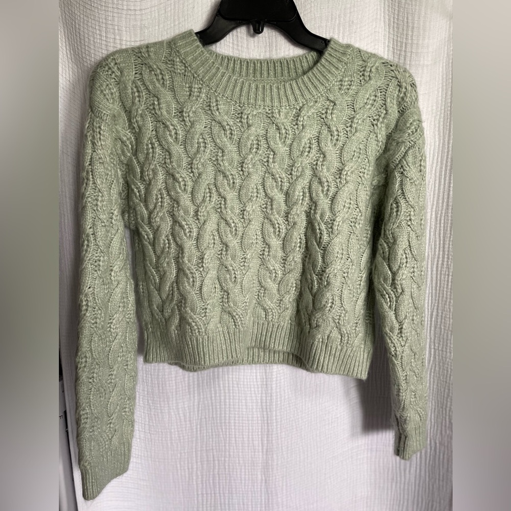 Jessica Simpson Cropped Cable Knit Sweater in Soft Green